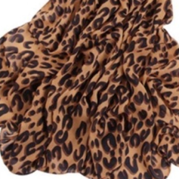 A Must Have This Year! Leopard Scarf - Picture 3 of 8